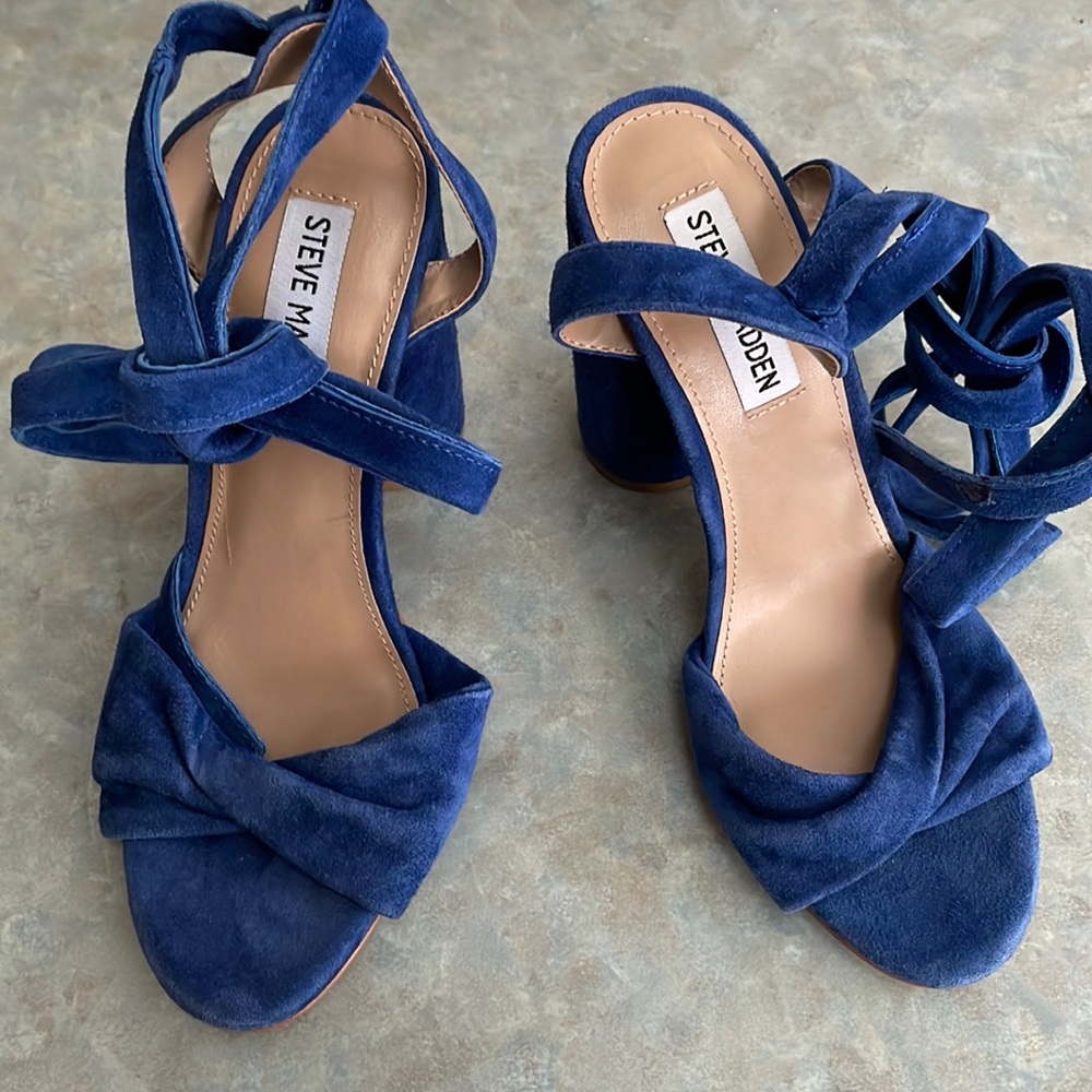 Steve Madden blue suede tie sandals (sz 6.5)